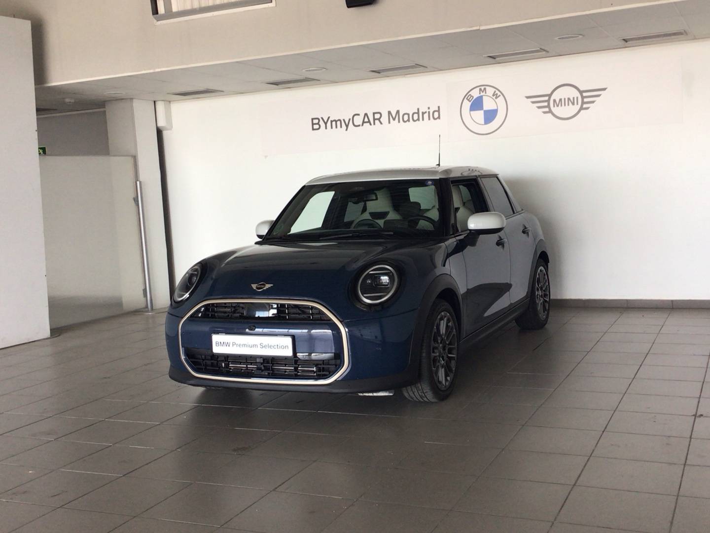 Mini Cooper 5 puertas C Favoured Aut.