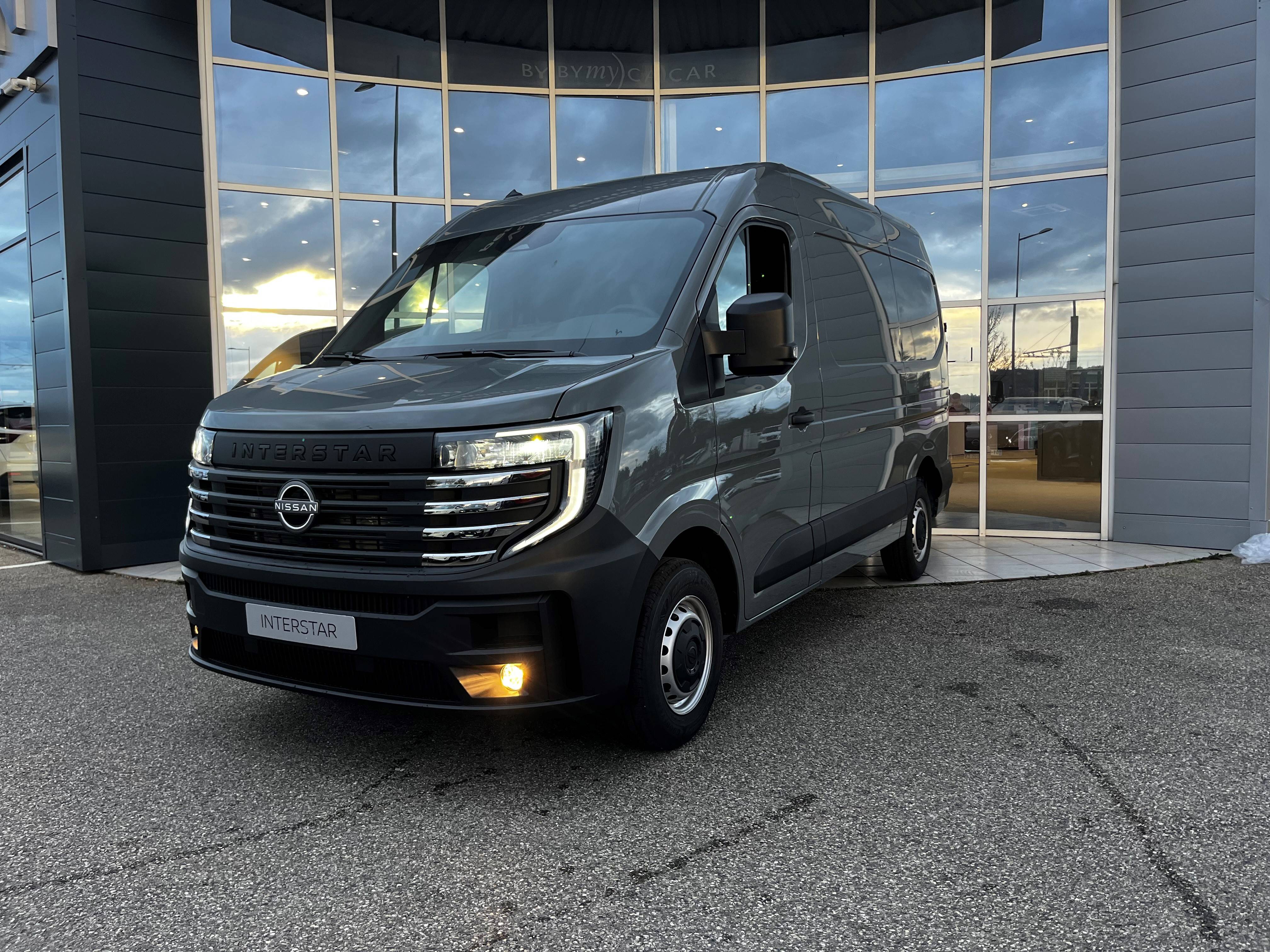 INTERSTAR FOURGON 3T5 L2H2 2.0 DCI 130