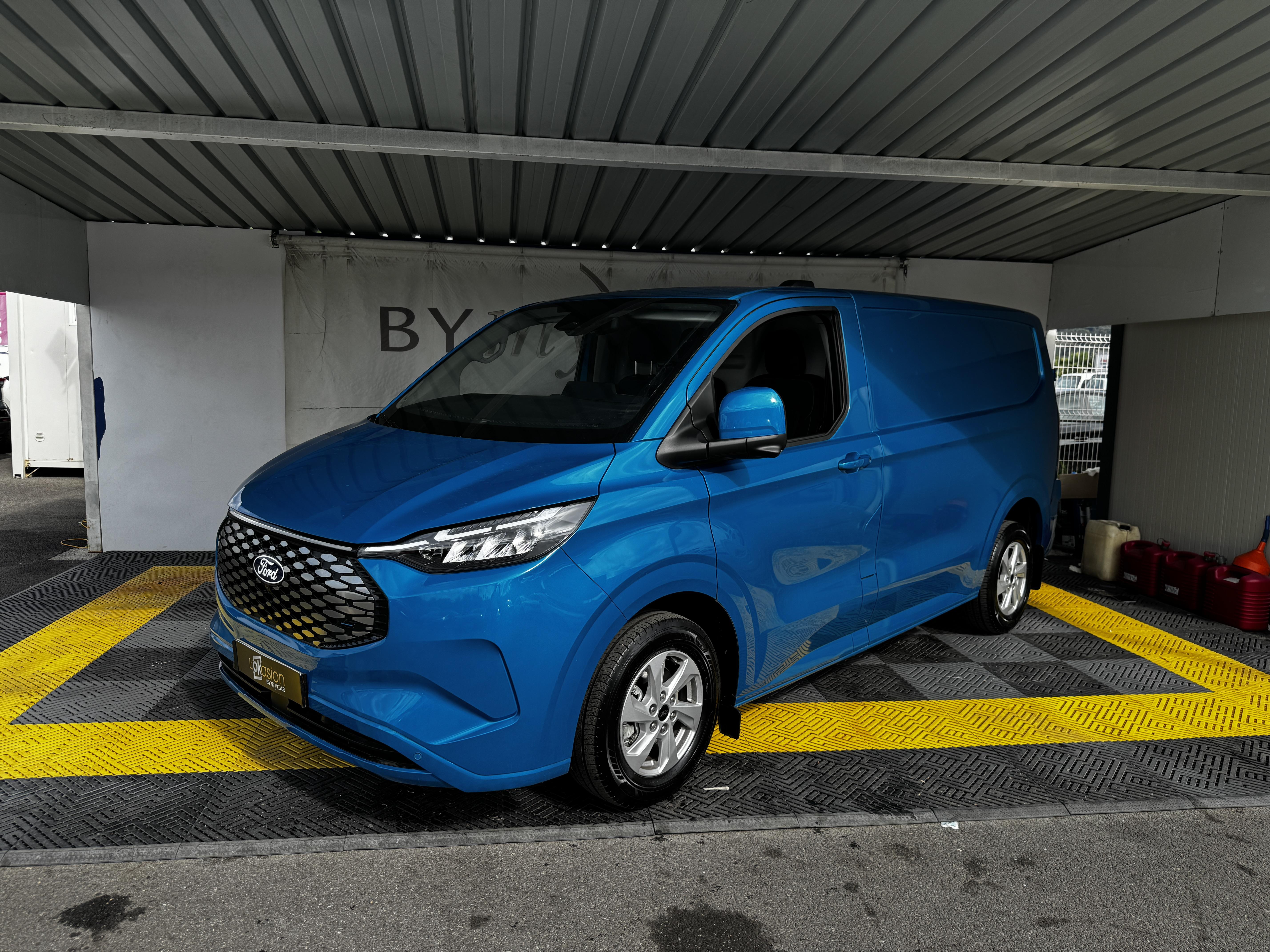 E-TRANSIT CUSTOM FGN 320 L1H1 218 CH BATTERIE 64 KWH