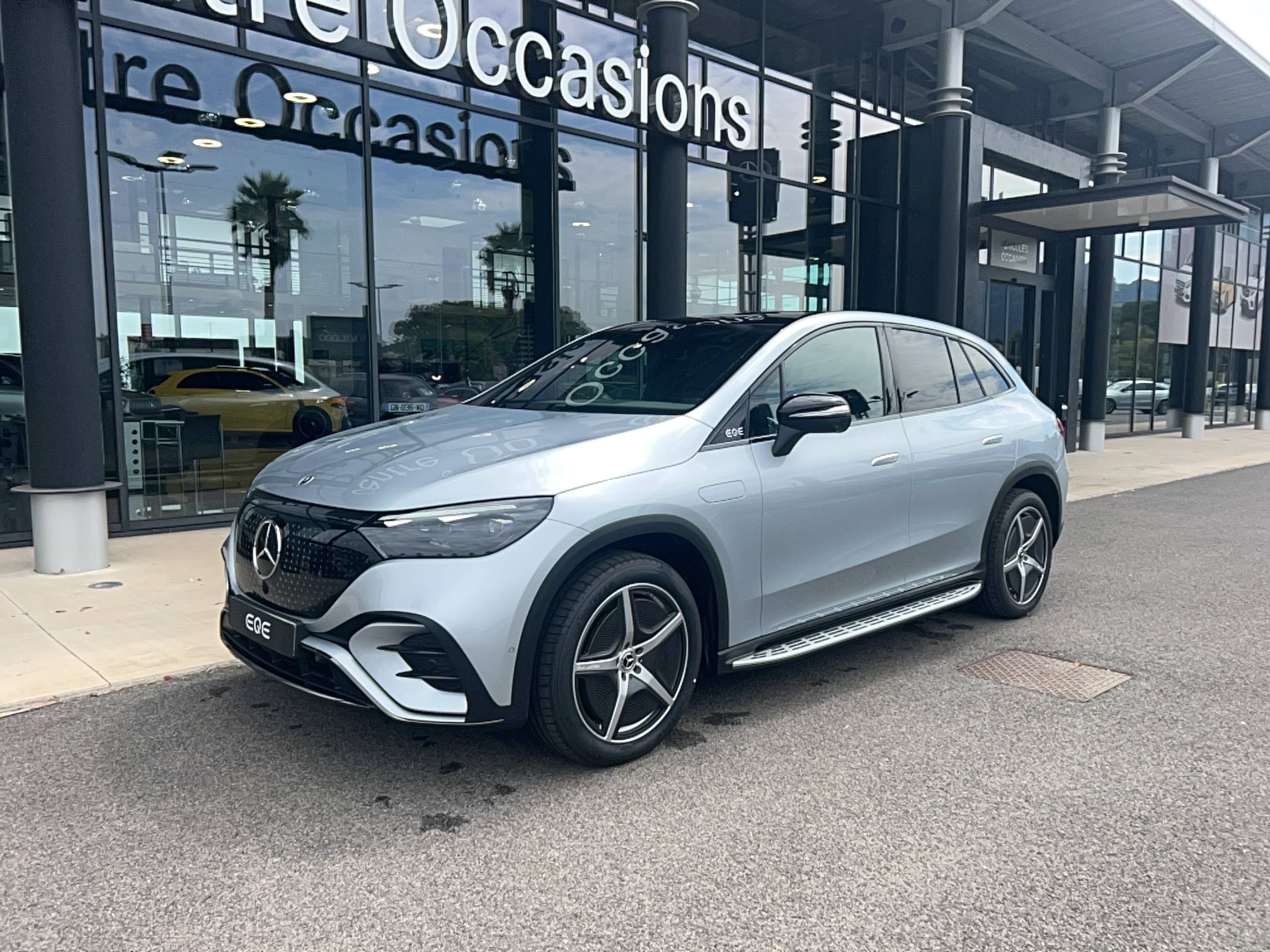 EQE SUV 300