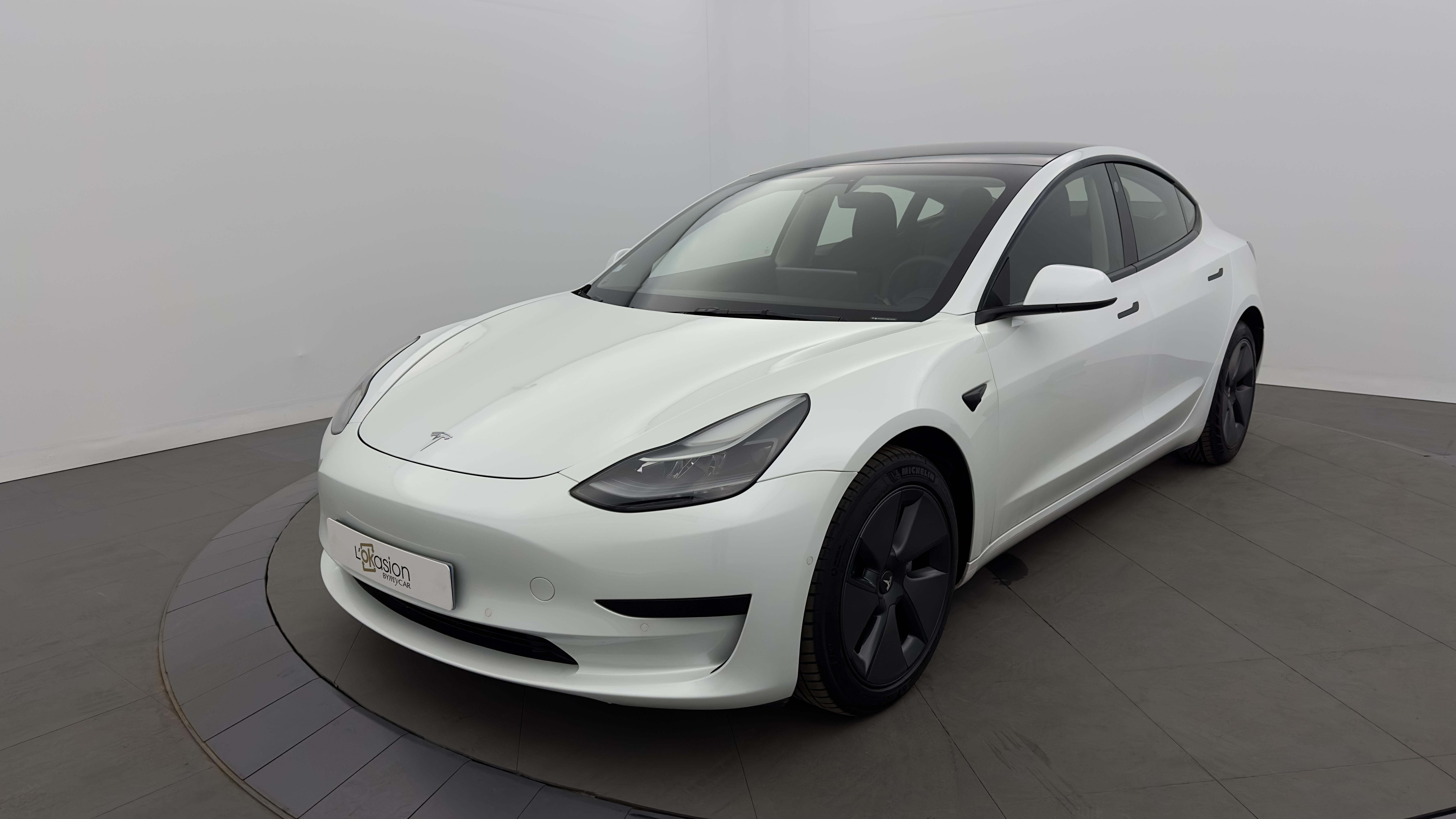 MODEL 3 Standard Range Plus RWD