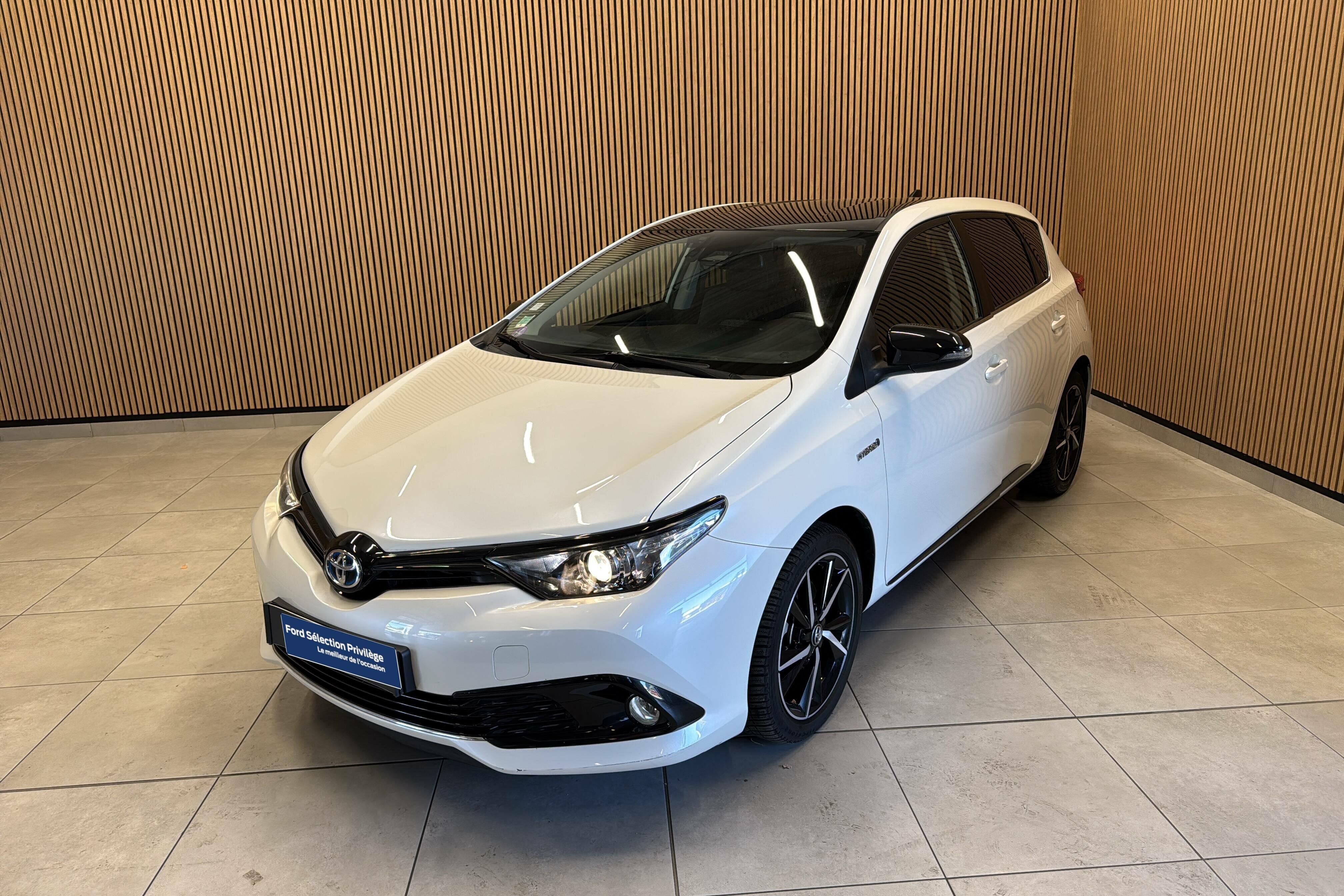 Auris Hybride 136h