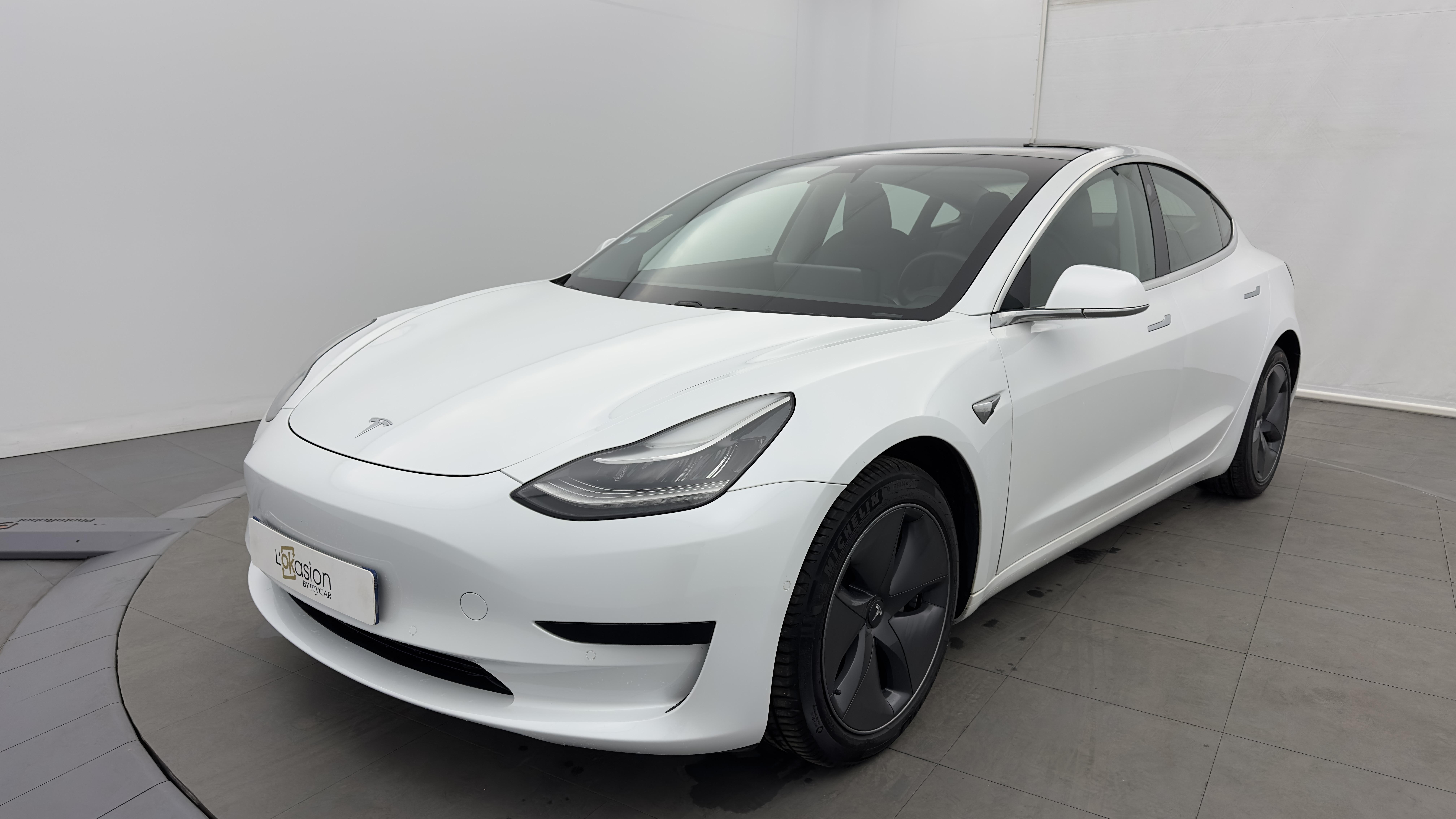 MODEL 3 Standard Range Plus RWD