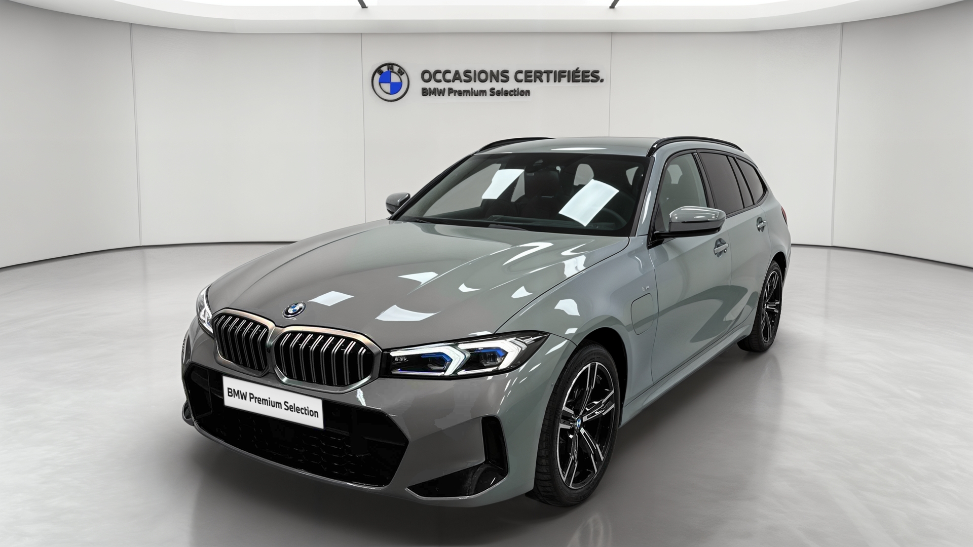 Touring 330e xDrive 292 ch BVA8