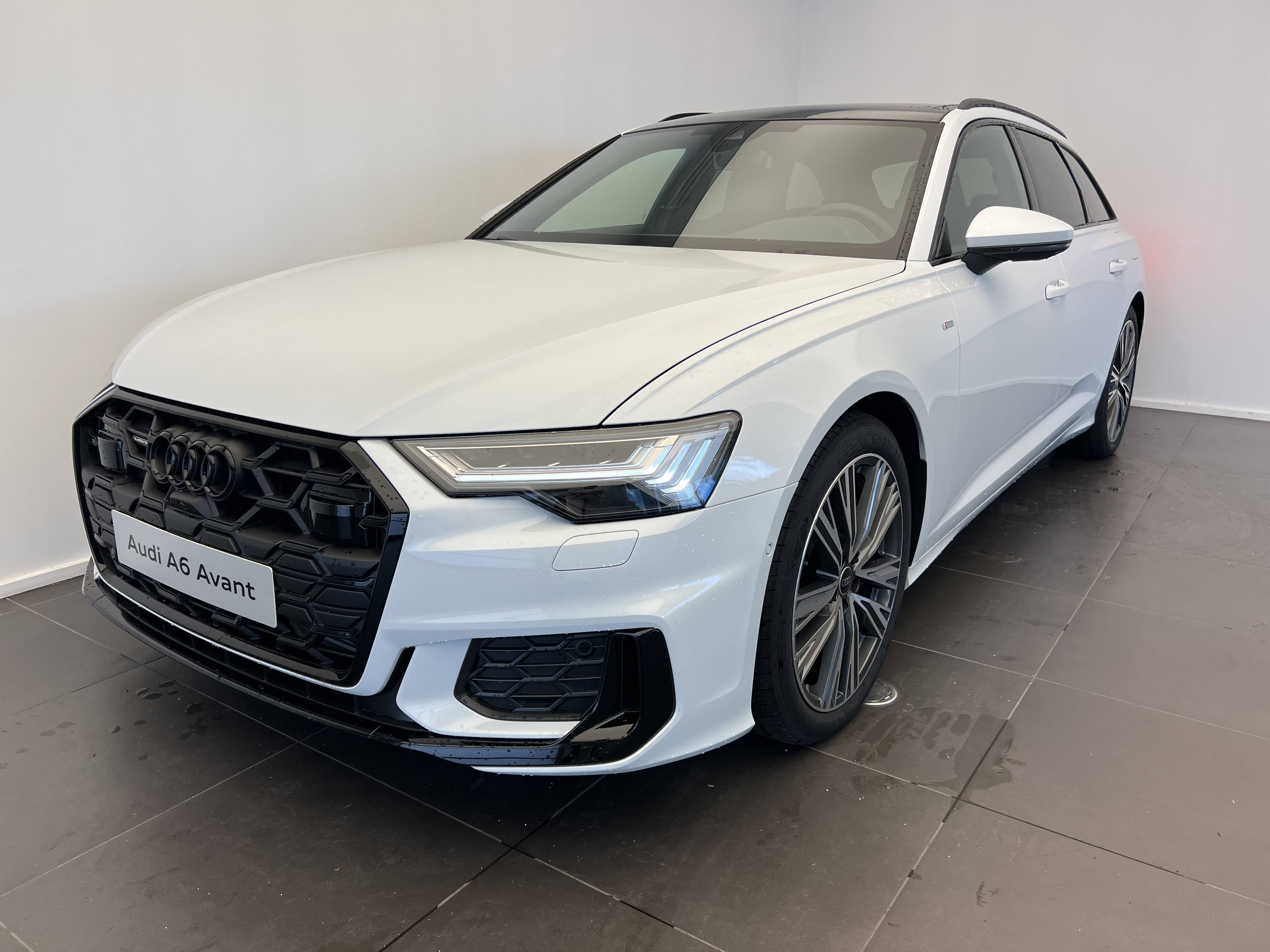A6 Avant 55 TFSIe 367 ch S tronic 7 Quattro