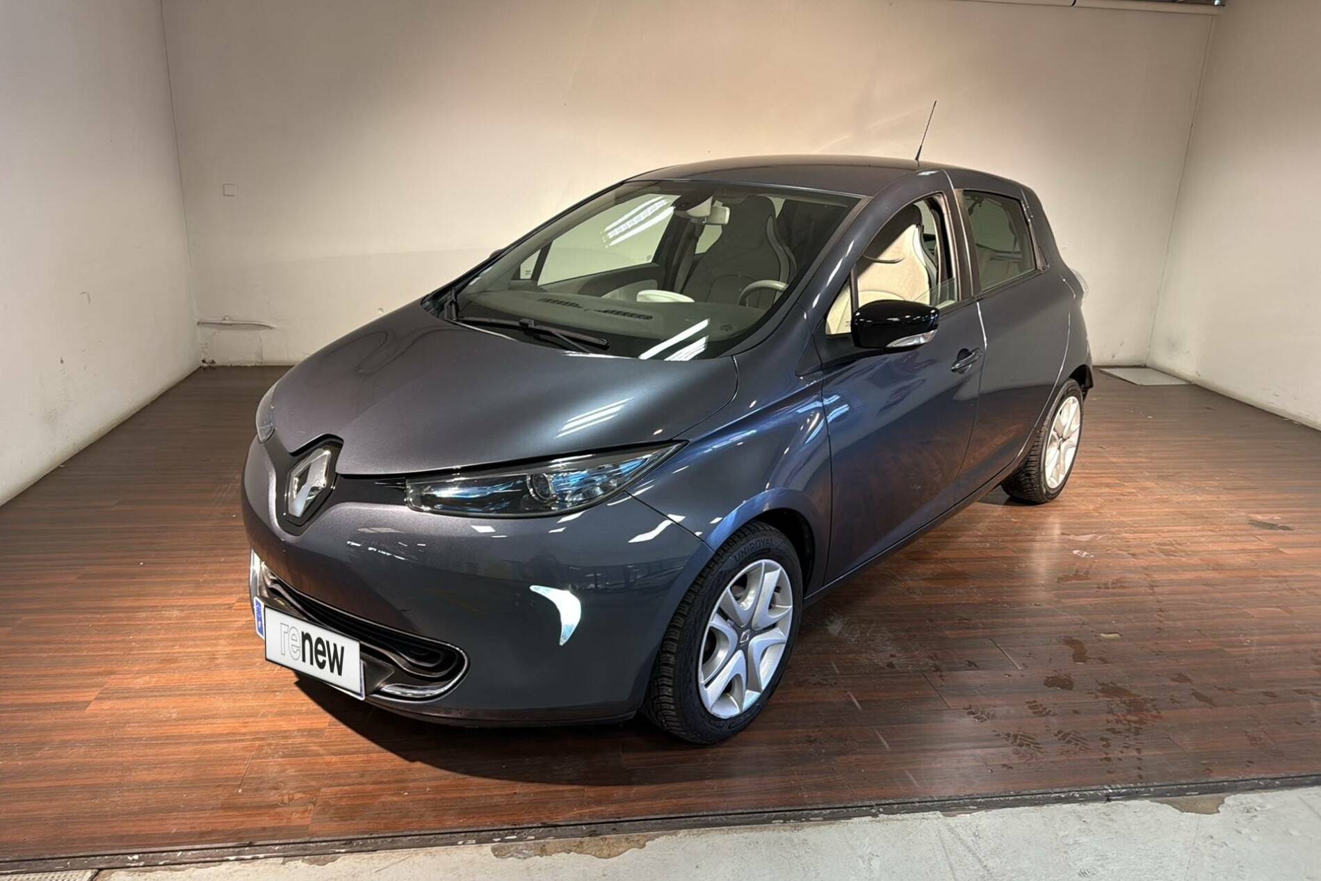 Zoe R90