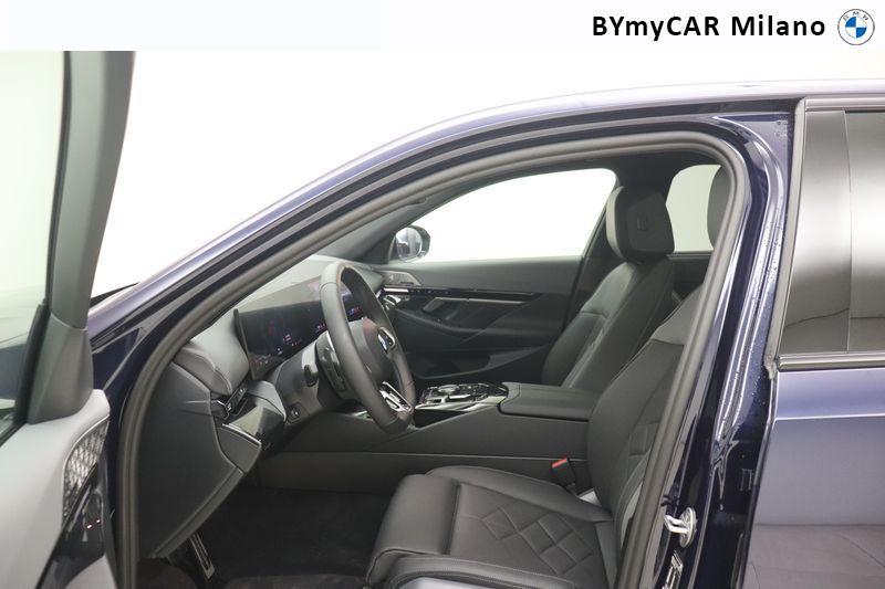BMW Serie 5 520d 48V xdrive MSport auto https://cdn.bymycar.eu/it-bo/assets/images/vehicles/vd/5675/BMW-SERIE-5-G60-BERLINA-jpg-11.jpg