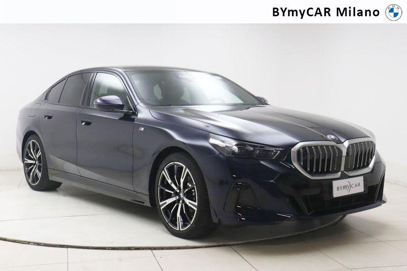 BMW Serie 5 520d 48V xdrive MSport auto https://cdn.bymycar.eu/it-bo/assets/images/vehicles/vd/5675/BMW-SERIE-5-G60-BERLINA-jpg-5.jpg