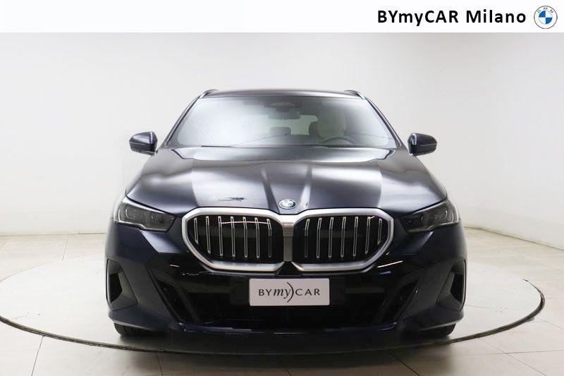 BMW Serie 5 520d Touring 48V sdrive M Sport auto https://cdn.bymycar.eu/it-bo/assets/images/vehicles/vo/3283/BMW-SERIE-5-G61-2024-TOURING-jpg-4.jpg