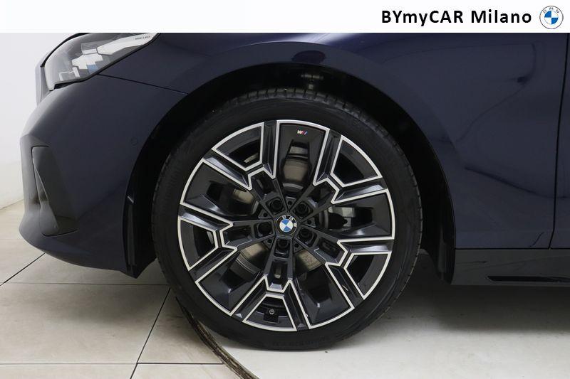 BMW Serie 5 520d Touring 48V sdrive M Sport auto https://cdn.bymycar.eu/it-bo/assets/images/vehicles/vo/3283/BMW-SERIE-5-G61-2024-TOURING-jpg-9.jpg