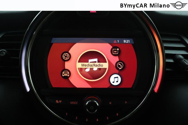 Mini Mini Mini 3p 1.5 One 75cv https://cdn.bymycar.eu/it-bo/assets/images/vehicles/vo/5335/MINI-MINI-IV-F56-2018-3P-jpg-12.jpg