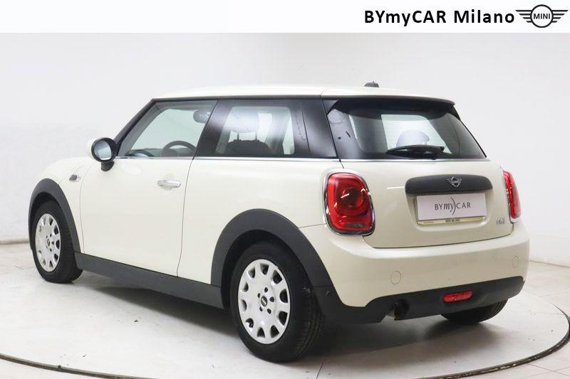 Mini Mini Mini 3p 1.5 One 75cv https://cdn.bymycar.eu/it-bo/assets/images/vehicles/vo/5335/MINI-MINI-IV-F56-2018-3P-jpg-14.jpg