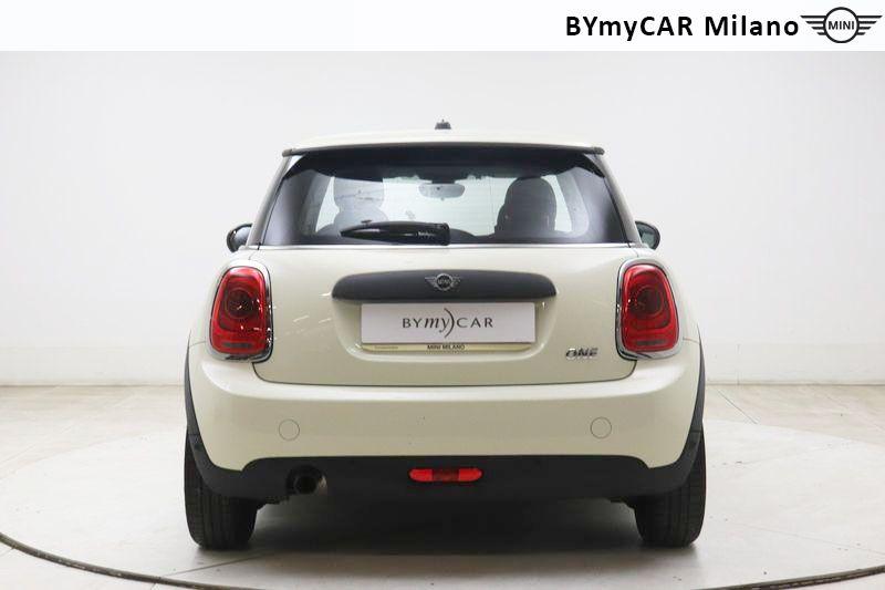 Mini Mini Mini 3p 1.5 One 75cv https://cdn.bymycar.eu/it-bo/assets/images/vehicles/vo/5335/MINI-MINI-IV-F56-2018-3P-jpg-3.jpg