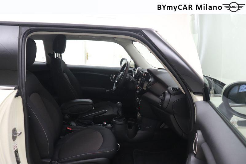 Mini Mini Mini 3p 1.5 One 75cv https://cdn.bymycar.eu/it-bo/assets/images/vehicles/vo/5335/MINI-MINI-IV-F56-2018-3P-jpg-8.jpg