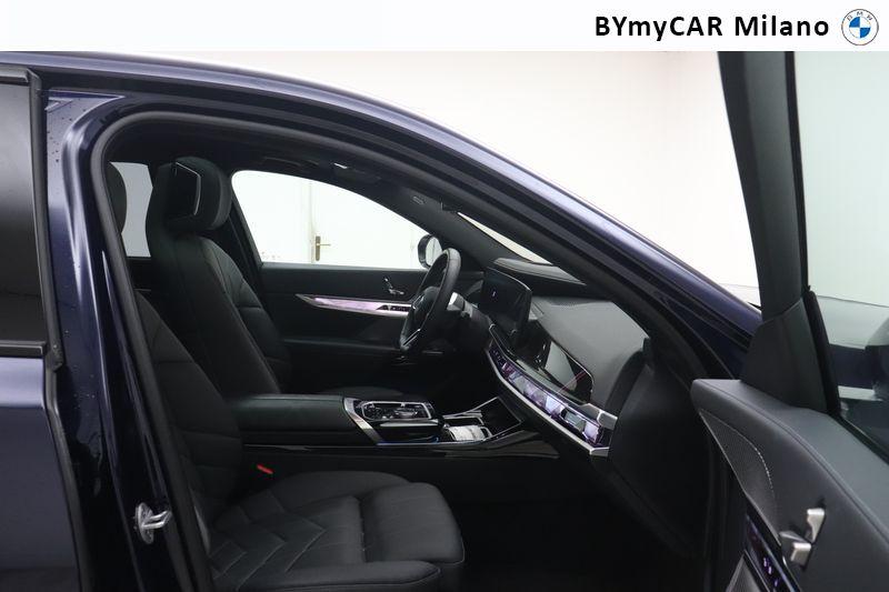 BMW Serie 7 i7 xdrive60 MSport https://cdn.bymycar.eu/it-bo/assets/images/vehicles/vo/5345/BMW-SERIE-7-G70-jpg-8.jpg