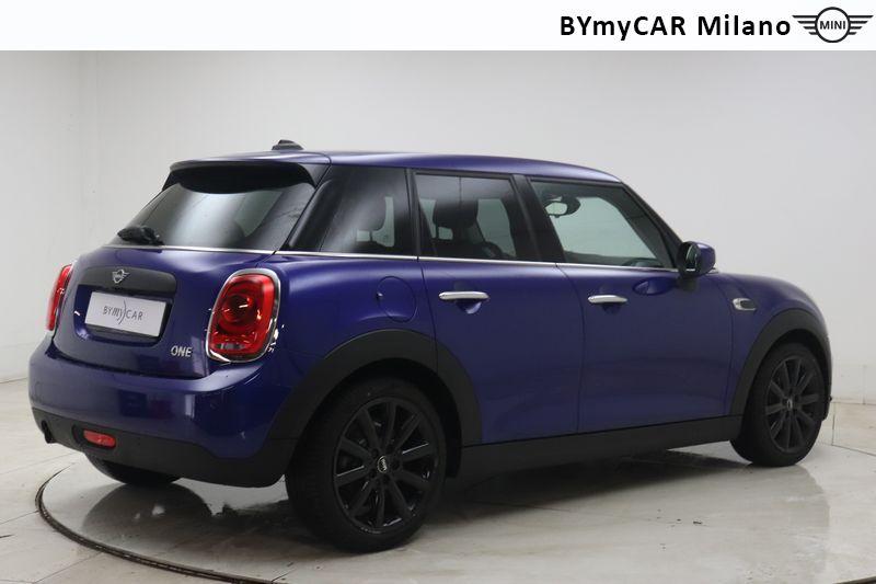 Mini Mini Mini 5p 1.5 One 102cv auto https://cdn.bymycar.eu/it-bo/assets/images/vehicles/vo/5595/MINI-MINI-IV-F55-2018-5P-jpg-7.jpg