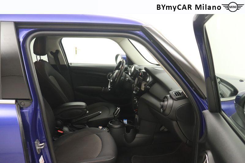 Mini Mini Mini 5p 1.5 One 102cv auto https://cdn.bymycar.eu/it-bo/assets/images/vehicles/vo/5595/MINI-MINI-IV-F55-2018-5P-jpg-8.jpg