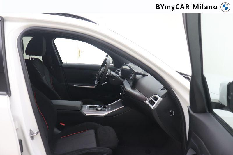 BMW Serie 3 320d Touring mhev 48V xdrive MSport auto https://cdn.bymycar.eu/it-bo/assets/images/vehicles/vo/5772/BMW-SERIE-3-G21-2022-TOURING-jpg-8.jpg