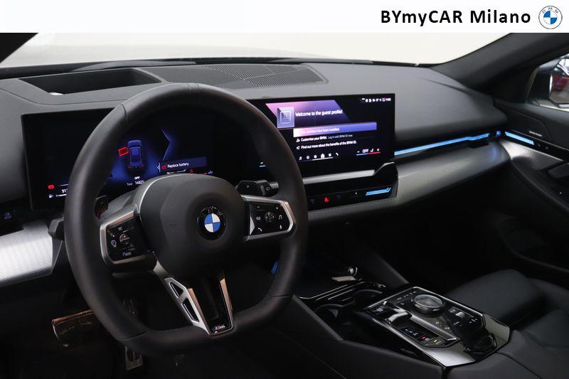 BMW Serie 5 520d Touring 48V xdrive MSport auto https://cdn.bymycar.eu/it-bo/assets/images/vehicles/vo/5865/BMW-SERIE-5-G61-2024-TOURING-jpg-10.jpg