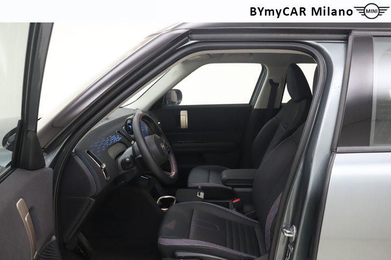 Mini Countryman Mini Countryman 1.5 48V C Classic auto https://cdn.bymycar.eu/it-bo/assets/images/vehicles/vo/5866/MINI-MINI-COUNTRYMAN-U25-jpg-11.jpg