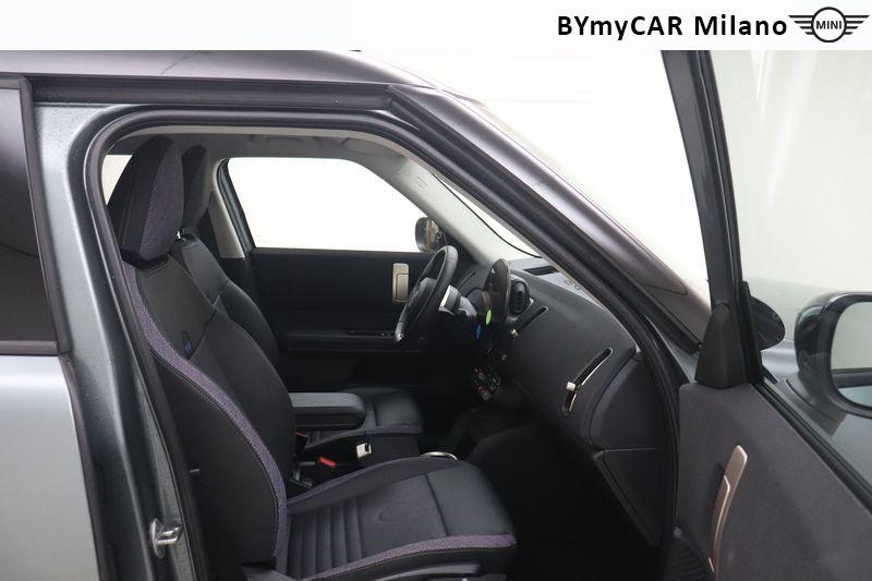 Mini Countryman Mini Countryman 1.5 48V C Classic auto https://cdn.bymycar.eu/it-bo/assets/images/vehicles/vo/5869/MINI-MINI-COUNTRYMAN-U25-jpg-8.jpg