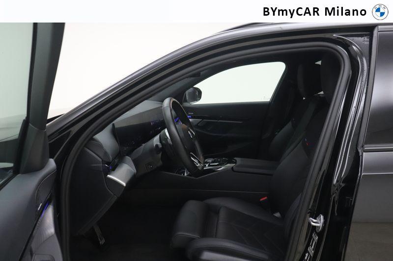 BMW Serie 5 520d Touring 48V xdrive MSport auto https://cdn.bymycar.eu/it-bo/assets/images/vehicles/vo/5902/BMW-SERIE-5-G61-2024-TOURING-jpg-11.jpg