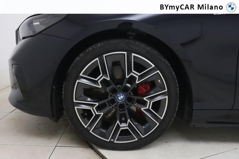 BMW Serie 5 i5 Touring edrive40 MSport Edition https://cdn.bymycar.eu/it-bo/assets/images/vehicles/vo/5907/BMW-SERIE-5-G61-2024-TOURING-jpg-9.jpg