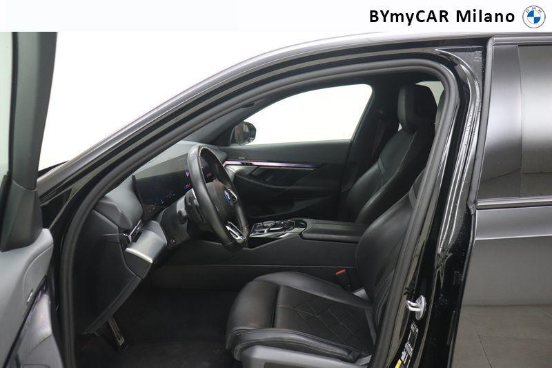 BMW Serie 5 i5 xdrive40 MSport Pro https://cdn.bymycar.eu/it-bo/assets/images/vehicles/vo/5936/BMW-SERIE-5-G60-BERLINA-jpg-11.jpg