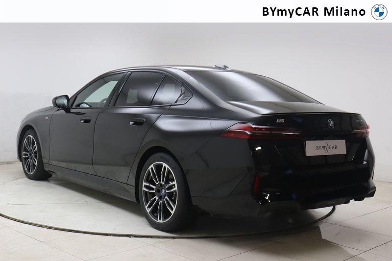 BMW Serie 5 i5 xdrive40 MSport Pro https://cdn.bymycar.eu/it-bo/assets/images/vehicles/vo/5936/BMW-SERIE-5-G60-BERLINA-jpg-15.jpg