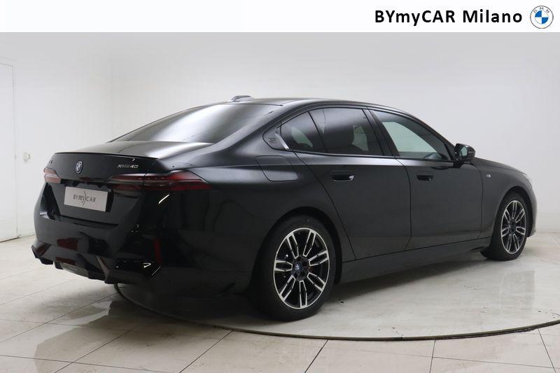 BMW Serie 5 i5 xdrive40 MSport Pro https://cdn.bymycar.eu/it-bo/assets/images/vehicles/vo/5936/BMW-SERIE-5-G60-BERLINA-jpg-7.jpg