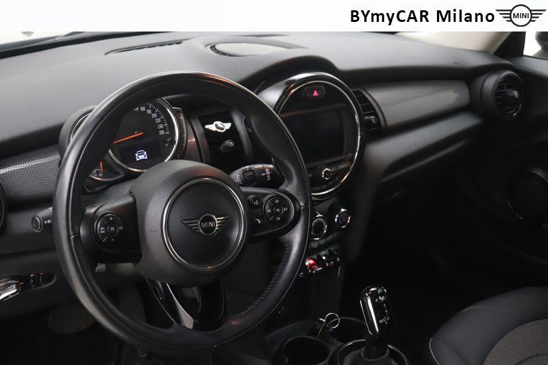 Mini Mini Mini 3p 1.5 Cooper Business auto https://cdn.bymycar.eu/it-bo/assets/images/vehicles/vo/5939/MINI-MINI-IV-F56-2018-3P-jpg-10.jpg