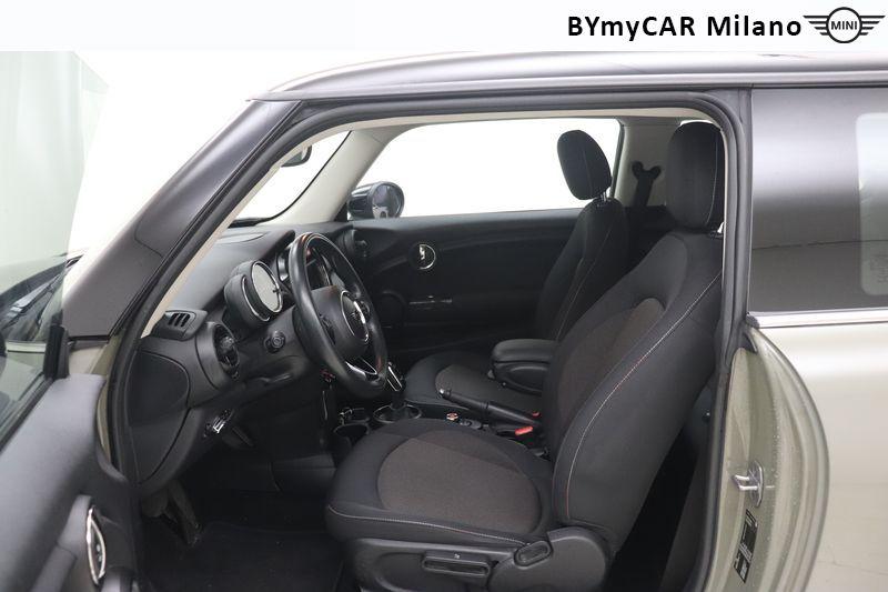 Mini Mini Mini 3p 1.5 Cooper Business auto https://cdn.bymycar.eu/it-bo/assets/images/vehicles/vo/5939/MINI-MINI-IV-F56-2018-3P-jpg-11.jpg