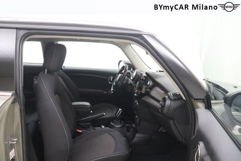Mini Mini Mini 3p 1.5 Cooper Business auto https://cdn.bymycar.eu/it-bo/assets/images/vehicles/vo/5939/MINI-MINI-IV-F56-2018-3P-jpg-8.jpg