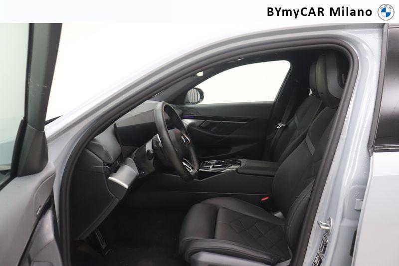 BMW Serie 5 520d 48V xdrive MSport auto https://cdn.bymycar.eu/it-bo/assets/images/vehicles/vo/5948/BMW-SERIE-5-G60-BERLINA-jpg-11.jpg