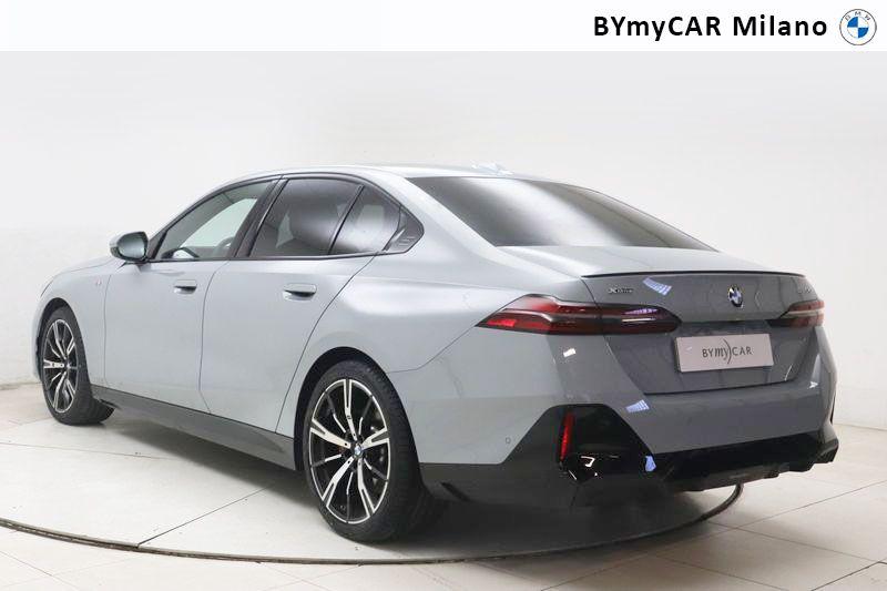 BMW Serie 5 520d 48V xdrive MSport auto https://cdn.bymycar.eu/it-bo/assets/images/vehicles/vo/5948/BMW-SERIE-5-G60-BERLINA-jpg-15.jpg