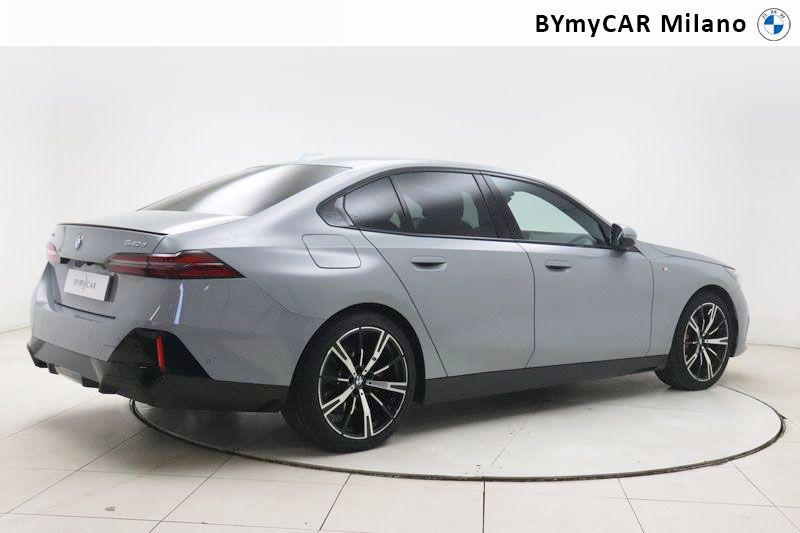 BMW Serie 5 520d 48V xdrive MSport auto https://cdn.bymycar.eu/it-bo/assets/images/vehicles/vo/5948/BMW-SERIE-5-G60-BERLINA-jpg-7.jpg