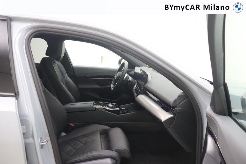 BMW Serie 5 520d 48V xdrive MSport auto https://cdn.bymycar.eu/it-bo/assets/images/vehicles/vo/5948/BMW-SERIE-5-G60-BERLINA-jpg-8.jpg