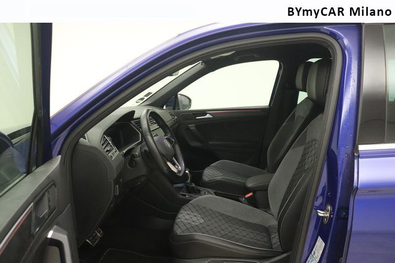 Volkswagen Tiguan Tiguan 2.0 tsi R-Line 4motion 190cv dsg https://cdn.bymycar.eu/it-bo/assets/images/vehicles/vo/5971/VOLKSWAGEN-TIGUAN-II-2021-jpg-11.jpg