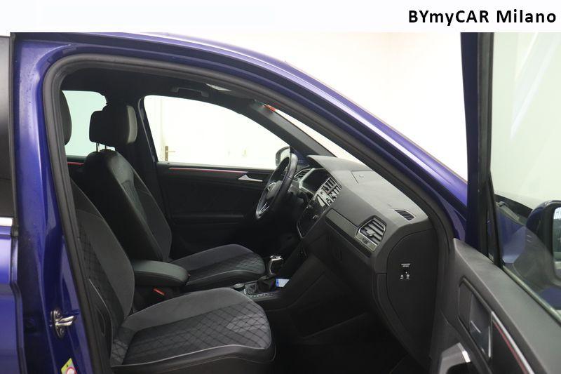 Volkswagen Tiguan Tiguan 2.0 tsi R-Line 4motion 190cv dsg https://cdn.bymycar.eu/it-bo/assets/images/vehicles/vo/5971/VOLKSWAGEN-TIGUAN-II-2021-jpg-8.jpg