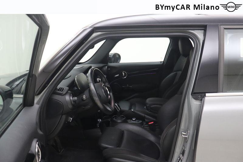 Mini Mini Mini 5p 1.5 Cooper Classic auto https://cdn.bymycar.eu/it-bo/assets/images/vehicles/vo/5982/MINI-MINI-IV-F55-2021-5P-jpg-10.jpg