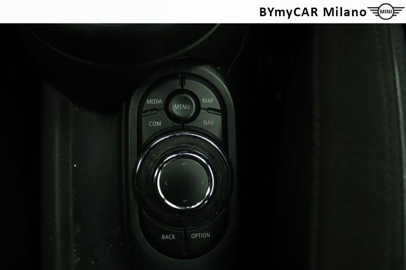 Mini Mini Mini 5p 1.5 Cooper Classic auto https://cdn.bymycar.eu/it-bo/assets/images/vehicles/vo/5982/MINI-MINI-IV-F55-2021-5P-jpg-11.jpg