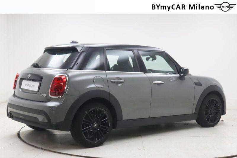 Mini Mini Mini 5p 1.5 Cooper Classic auto https://cdn.bymycar.eu/it-bo/assets/images/vehicles/vo/5982/MINI-MINI-IV-F55-2021-5P-jpg-7.jpg