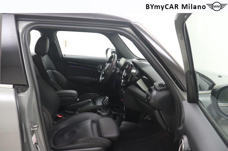 Mini Mini Mini 5p 1.5 Cooper Classic auto https://cdn.bymycar.eu/it-bo/assets/images/vehicles/vo/5982/MINI-MINI-IV-F55-2021-5P-jpg-8.jpg