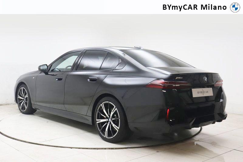 BMW Serie 5 520d 48V xdrive MSport auto https://cdn.bymycar.eu/it-bo/assets/images/vehicles/vo/6040/BMW-SERIE-5-G60-BERLINA-jpg-14.jpg