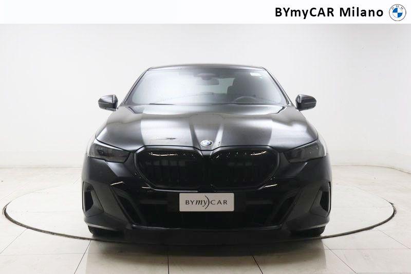 BMW Serie 5 520d 48V xdrive MSport auto https://cdn.bymycar.eu/it-bo/assets/images/vehicles/vo/6040/BMW-SERIE-5-G60-BERLINA-jpg-4.jpg