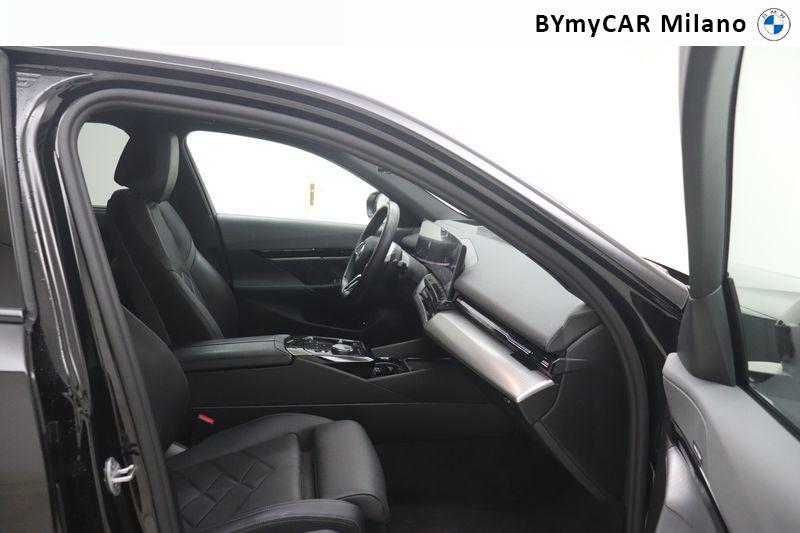 BMW Serie 5 520d 48V xdrive MSport auto https://cdn.bymycar.eu/it-bo/assets/images/vehicles/vo/6040/BMW-SERIE-5-G60-BERLINA-jpg-8.jpg
