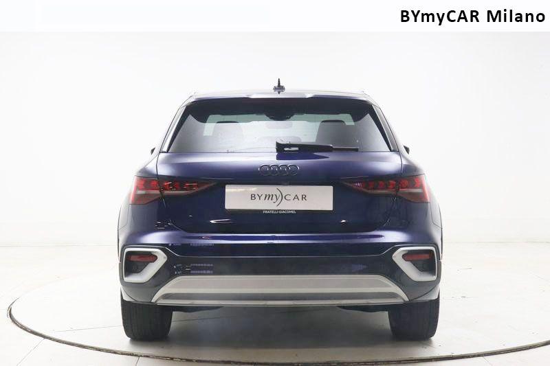 Audi A3 A3 allstreet 1.5 tfsi mhev Identity Contrast 150cv s-tronic https://cdn.bymycar.eu/it-bo/assets/images/vehicles/vo/6096/AUDI-A3-IV-2024-ALLSTREET-jpg-4.jpg