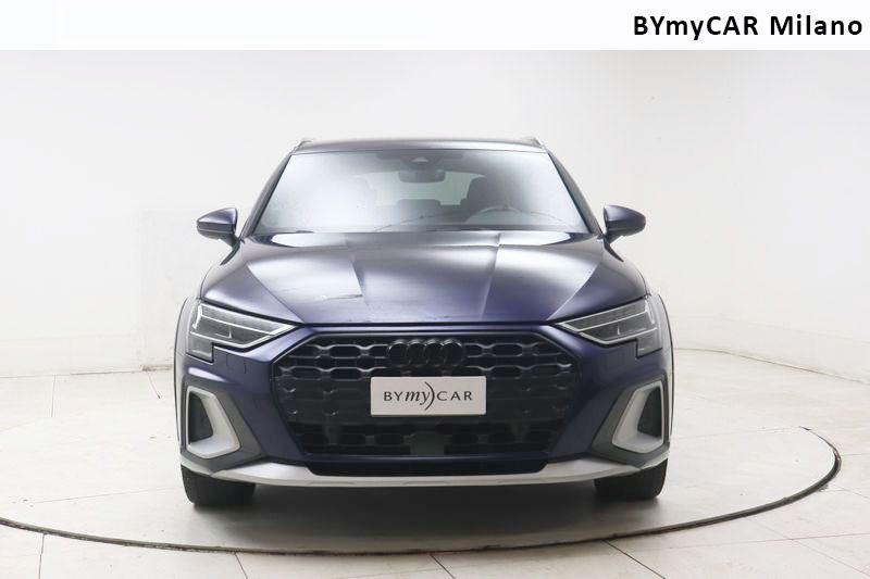 Audi A3 A3 allstreet 1.5 tfsi mhev Identity Contrast 150cv s-tronic https://cdn.bymycar.eu/it-bo/assets/images/vehicles/vo/6096/AUDI-A3-IV-2024-ALLSTREET-jpg-5.jpg