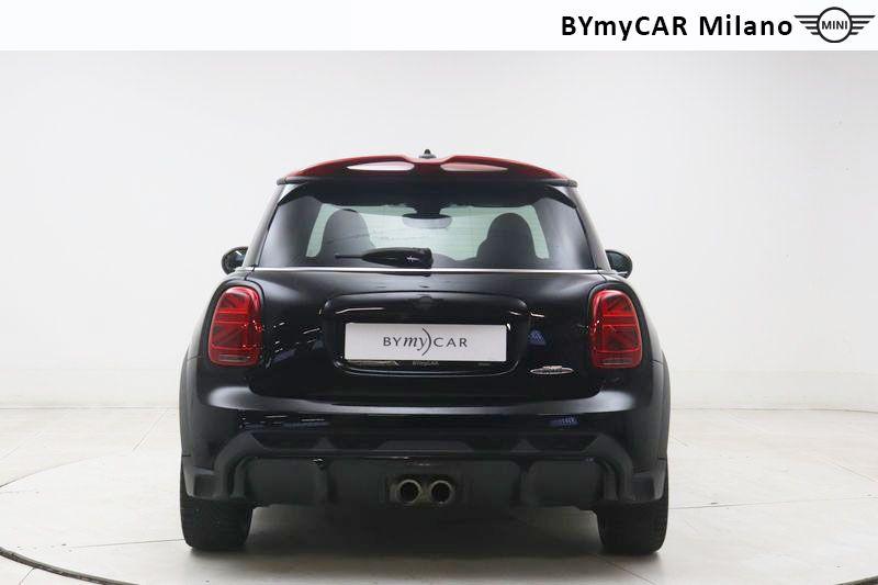 Mini Mini Mini 3p 2.0 JCW Essential auto https://cdn.bymycar.eu/it-bo/assets/images/vehicles/vo/6141/MINI-MINI-IV-F56-2021-3P-jpg-4.jpg