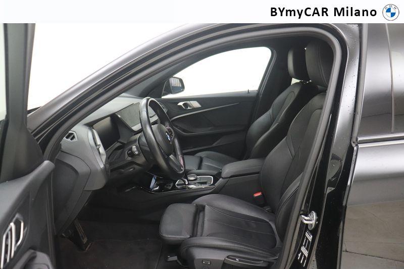 BMW Serie 1 120i Business Advantage auto https://cdn.bymycar.eu/it-bo/assets/images/vehicles/vo/6182/BMW-SERIE-1-F40-jpg-11.jpg